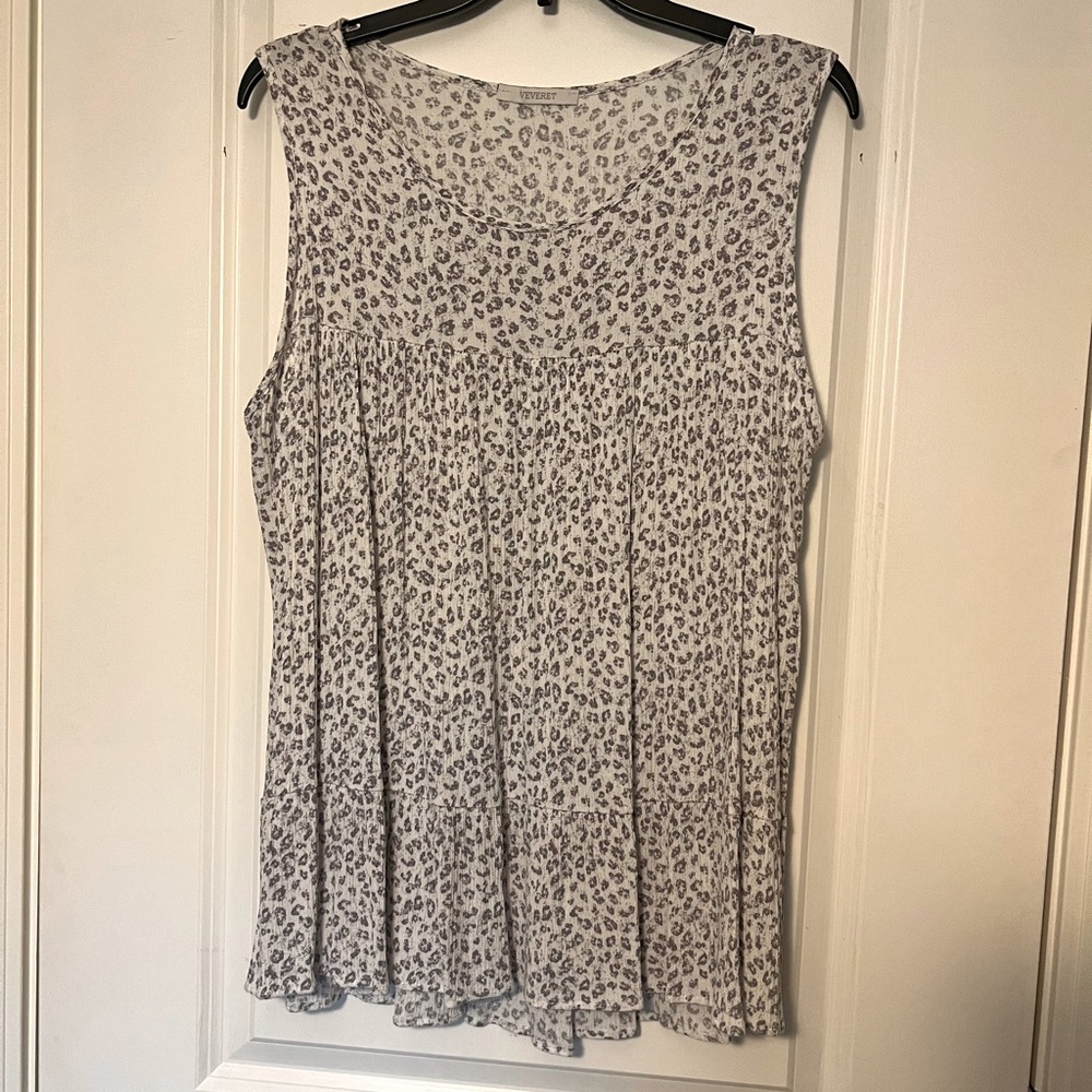 Pink Lily / Grey & White Leopard Sleeveless Top /Tiered / Size Large / Veveret